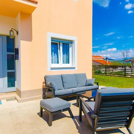 House Peace 4* Dugopolje